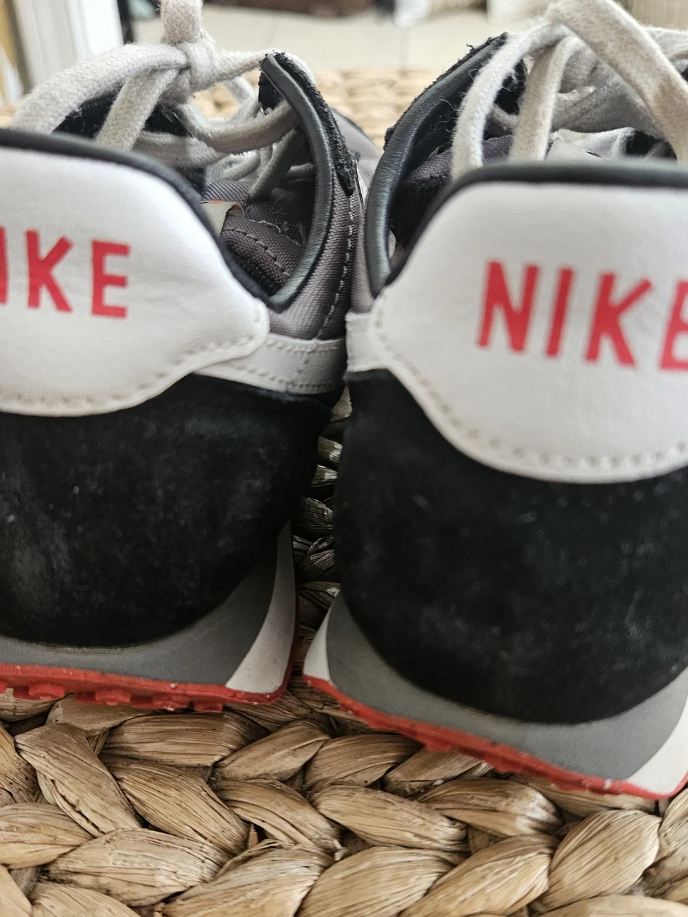 Nike Waffle Trainer 2 - Kids Size 2.5Y